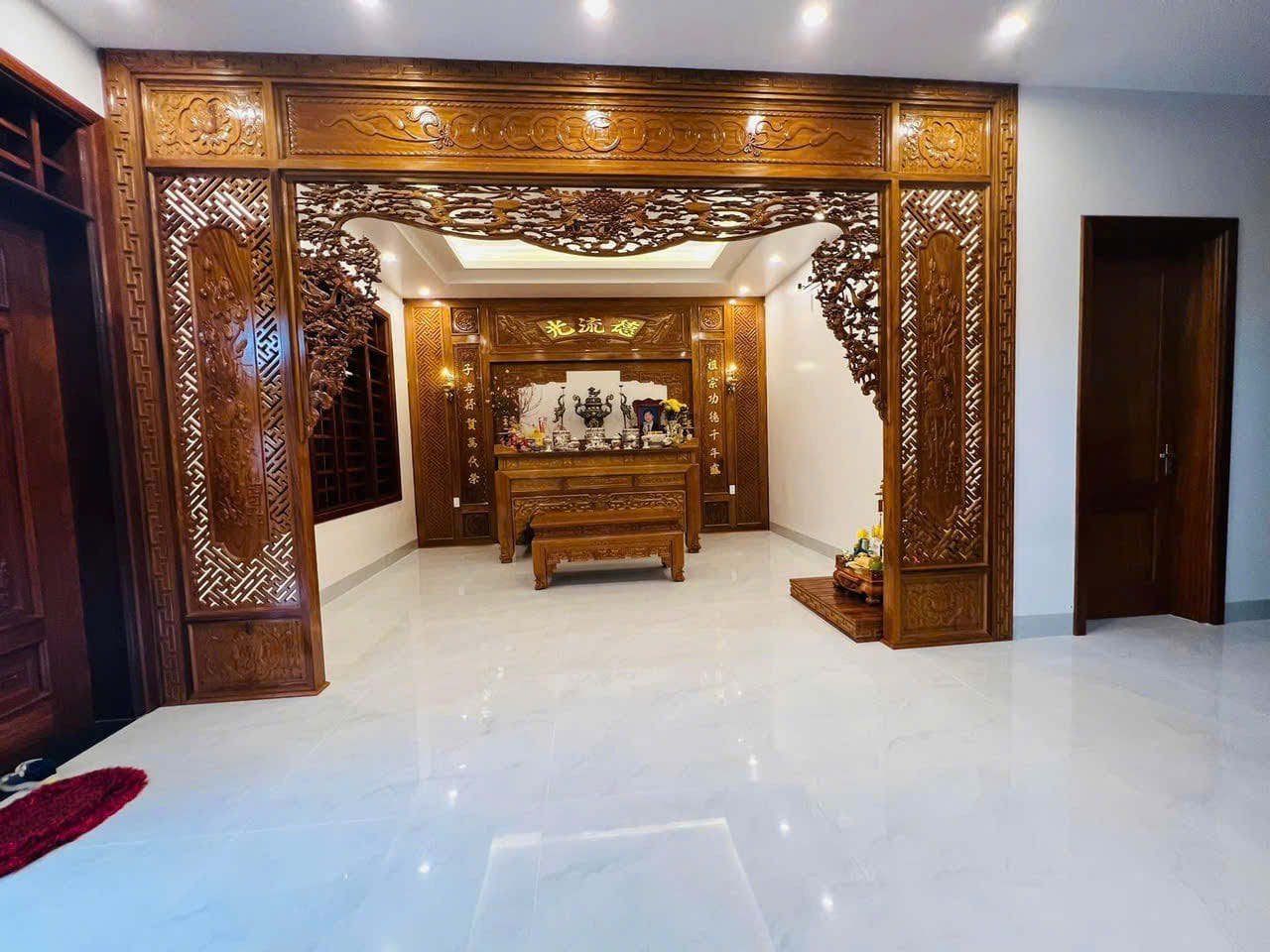 Các mẫu vách ngăn phòng thờ bên cơ sở đã thi công và lắp đặt