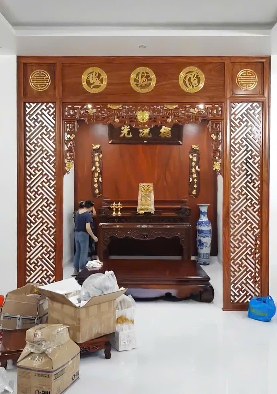 Các mẫu vách ngăn phòng thờ bên cơ sở đã thi công và lắp đặt - Ảnh 5